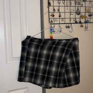 brandy Melville Plaid Skort B&W